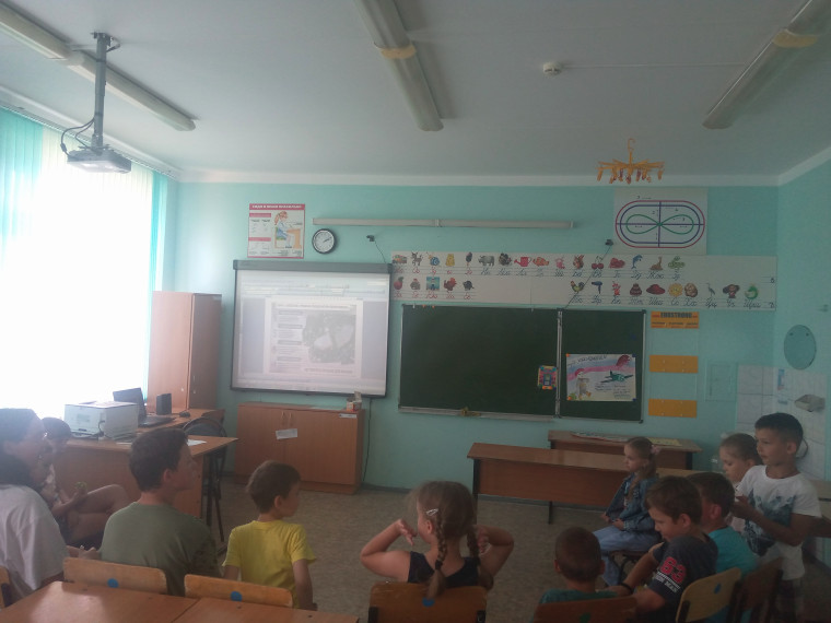 Обучение воспитанников пришкольного оздоровительного лагеря с дневным пребыванием "Радуга" способам защиты от опасностей, возникающих в связи с проведением СВО.